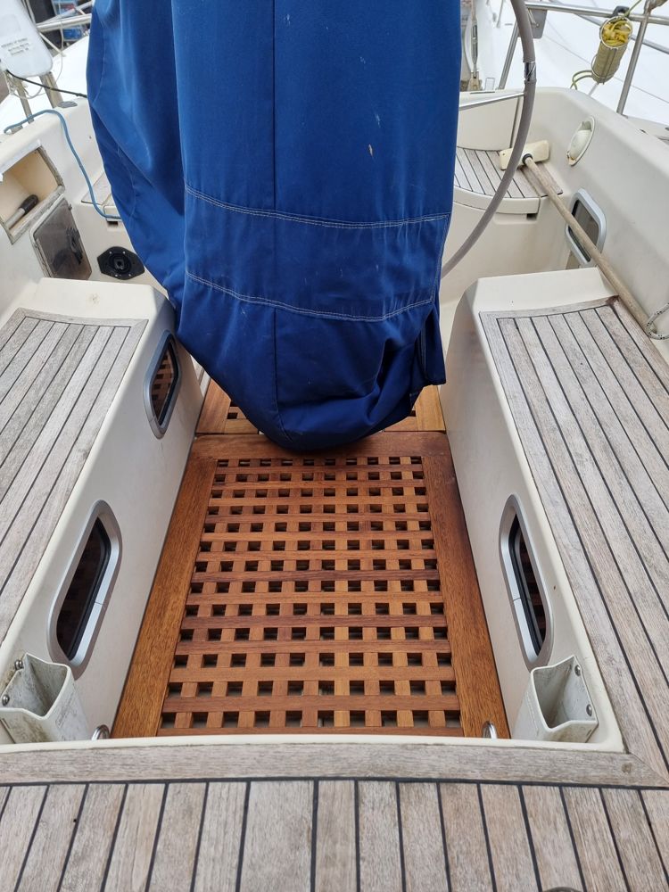 New oiled grating fitted in the cockpit sole of a yacht
